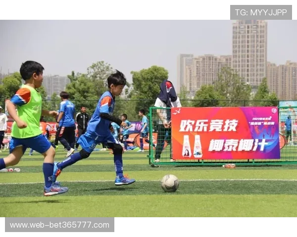 足球365平台支持多端同步体验,让用户无论在手机、电脑或平板都能随时随地享受足球盛宴 足球365平台支持多端同步体验,让用户无论在手机、电脑或平板都能随时随地享受足球盛宴